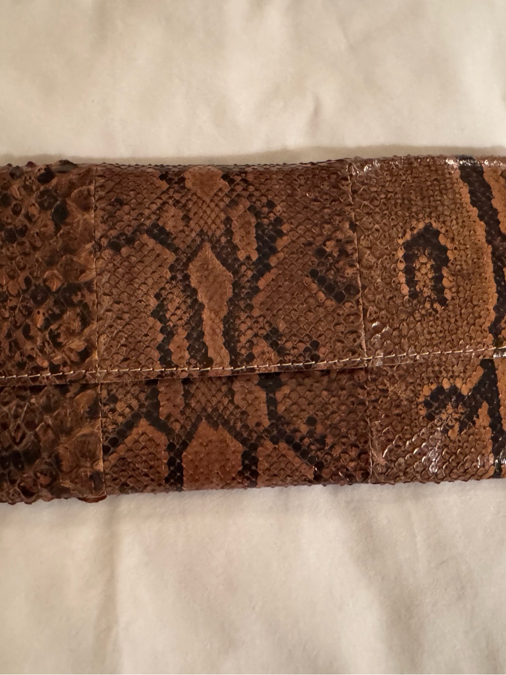 Brown Reptile Skin Pattern Hide - Durable Habitat Accessory